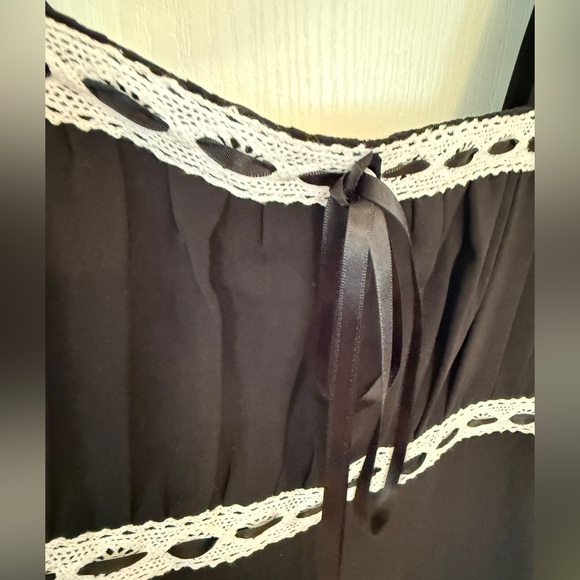 Avec Les Filles Black Dress with Cream Lace Detail - Picture 3 of 6